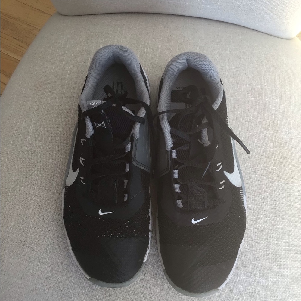 Nike Women’s Black and Grey Athletic Shoes
